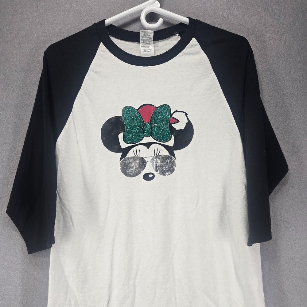 Minnie Mouse Christmas Graphic Raglan T-shirt, 3/4 sleeve, Women's Medium